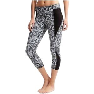 Athleta Chaturanga Capri Leggings XS Black White Geo Print Yoga Workout